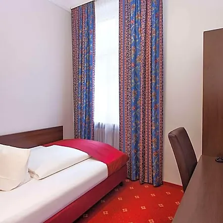 Centro National Frankfurt City, Trademark Collection By Wyndham Hotel 3*