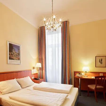 מלון Centro National Frankfurt City, Trademark Collection By Wyndham 3*